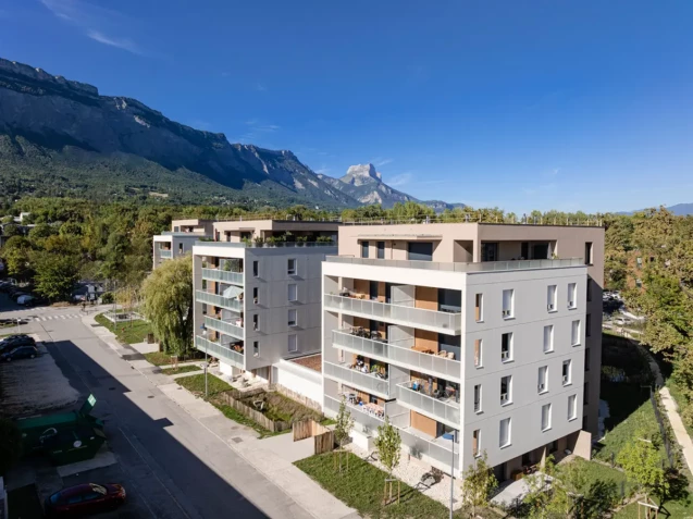 photo aérienne dans la ville de Meylan avec un drone photo professionnel
